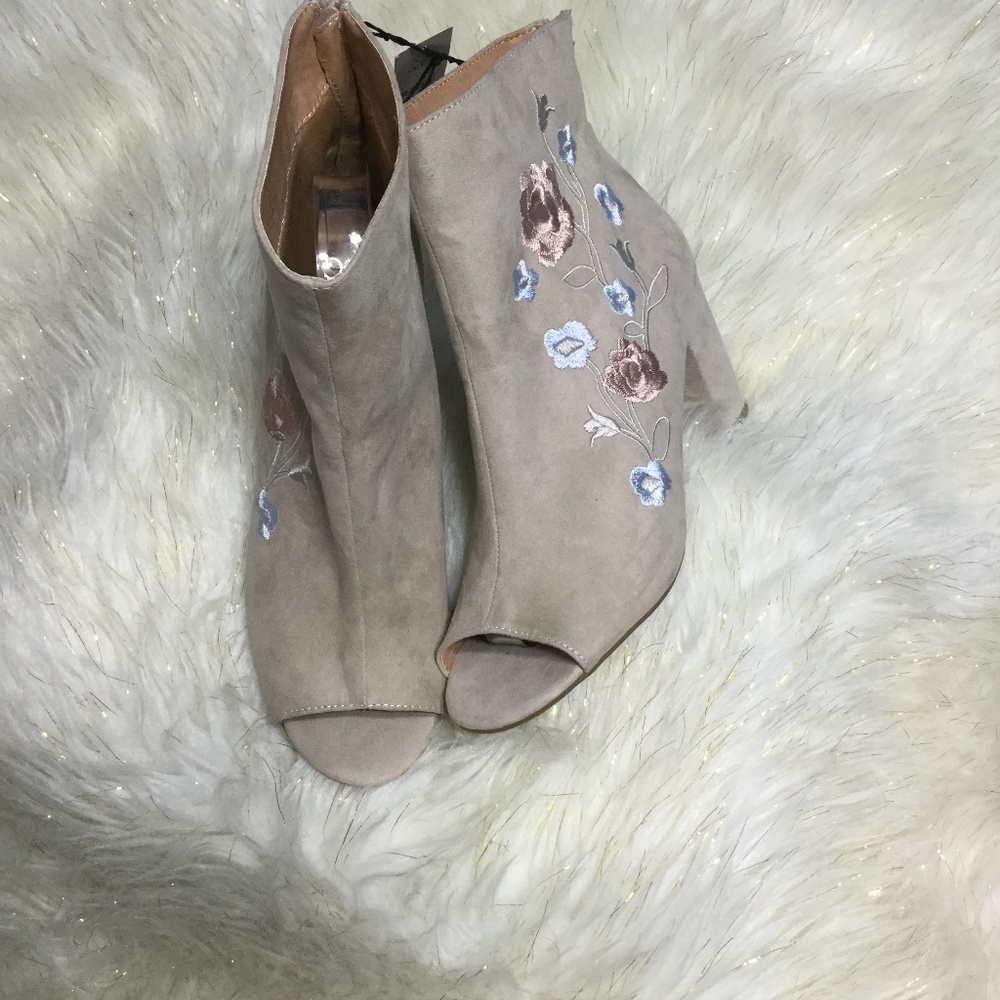 New NEW YORK & COMPANY Peep Toe Boots Size 9 - Picture 7 of 8